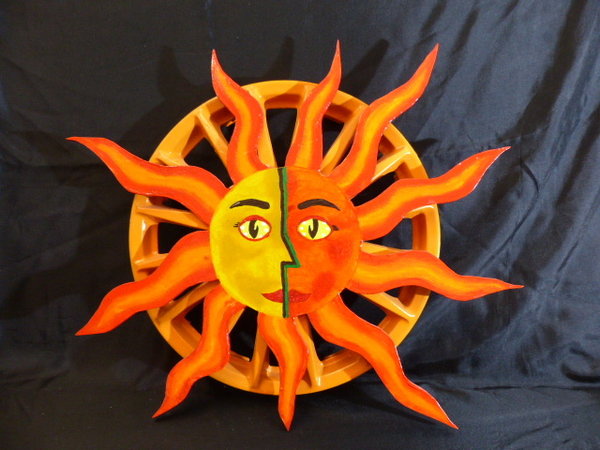Feuerrad - Sonne aus Holz auf Radkappe